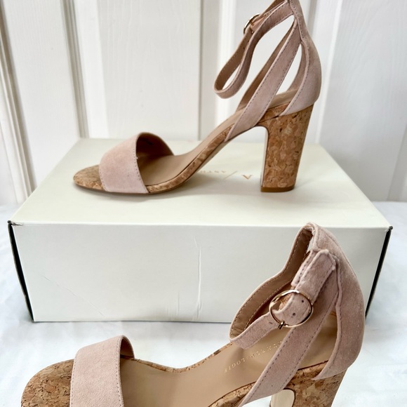 NIB Anthropologie Blush Suede Femme Heel - Picture 2 of 6